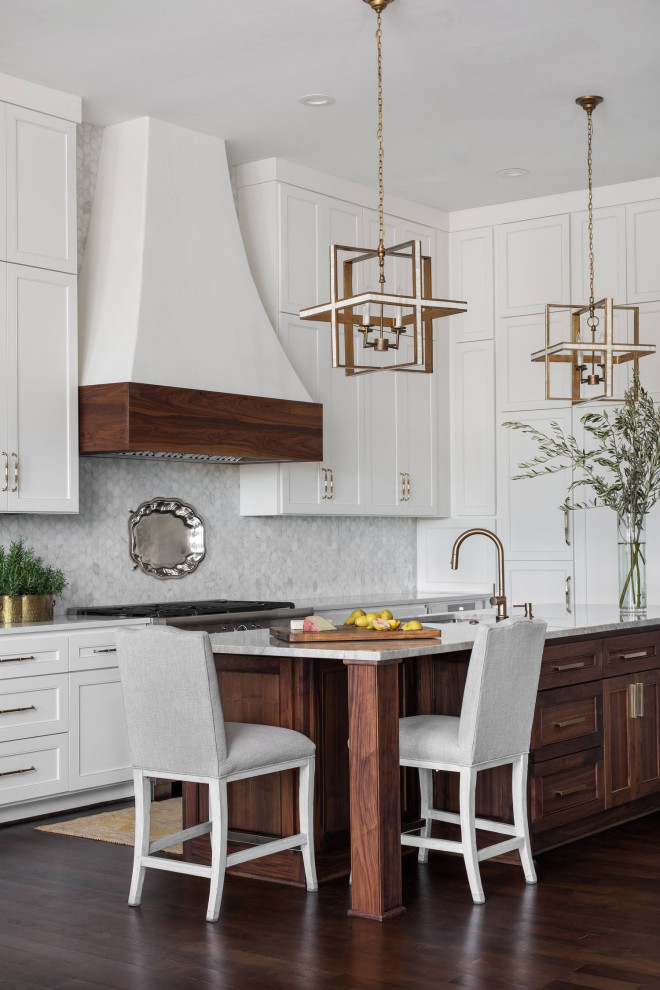 Enclosed kitchen - mid-sized transitional l-shaped medium tone wood floor and brown floor enclosed kitchen idea in Austin with an undermount sink, shaker cabinets, white cabinets, quartzite countertops, white backsplash, marble backsplash, stainless steel appliances, an island and beige countertops