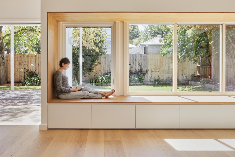 Стильный дизайн: открытая гостиная комната среднего размера в скандинавском стиле - последний тренд