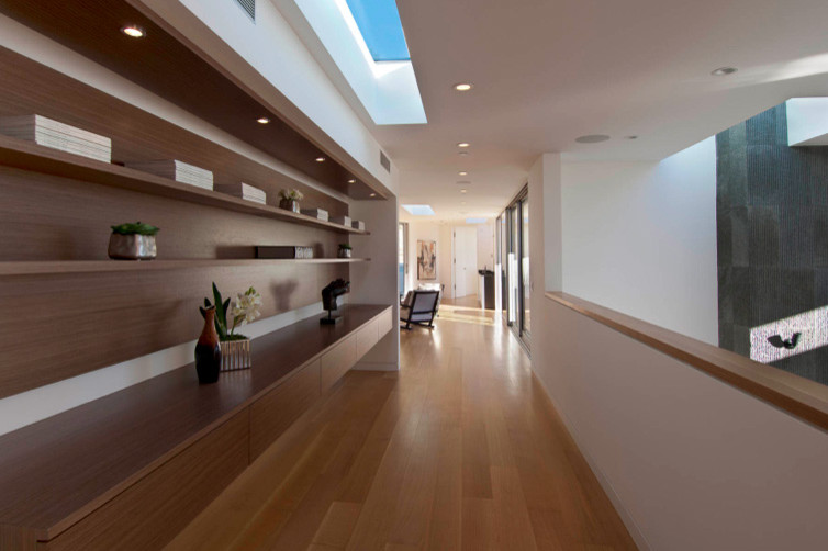 Inspiration for a modern hallway in Los Angeles.