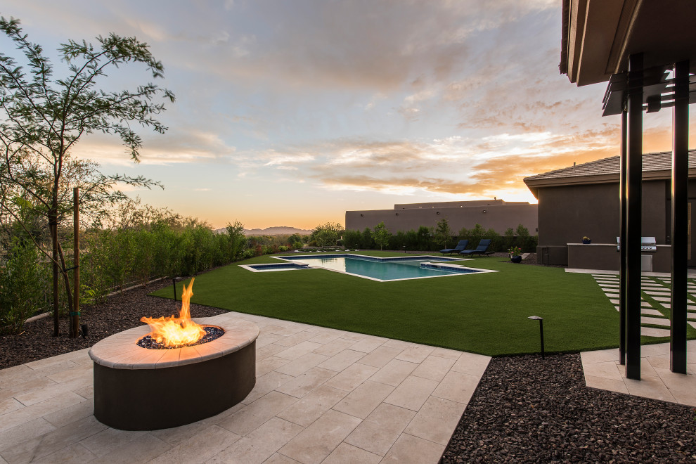 Transitional home design photo in Phoenix