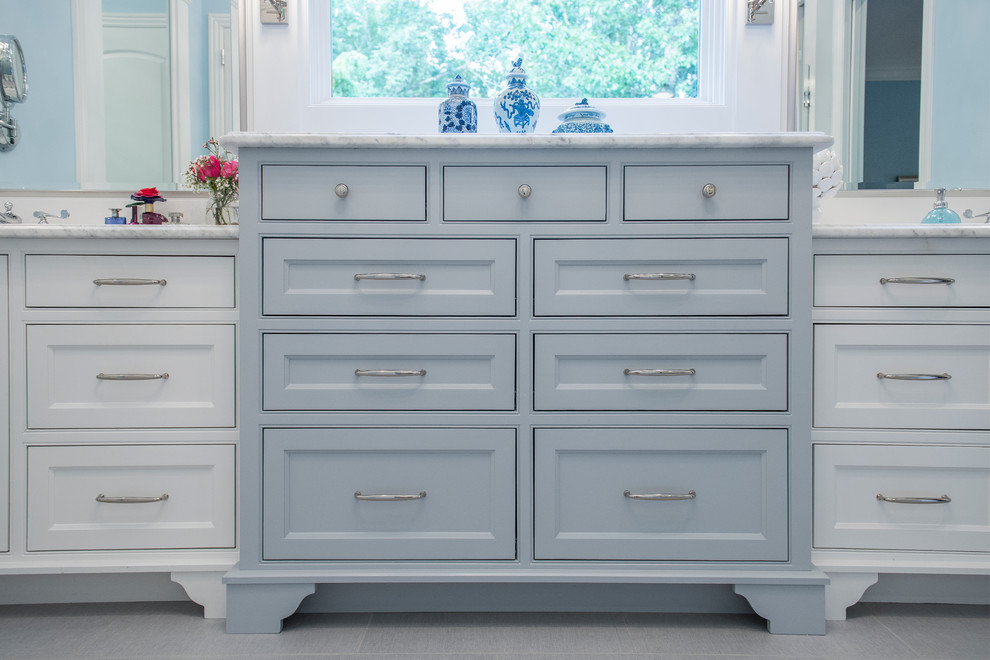 Bathroom - transitional bathroom idea