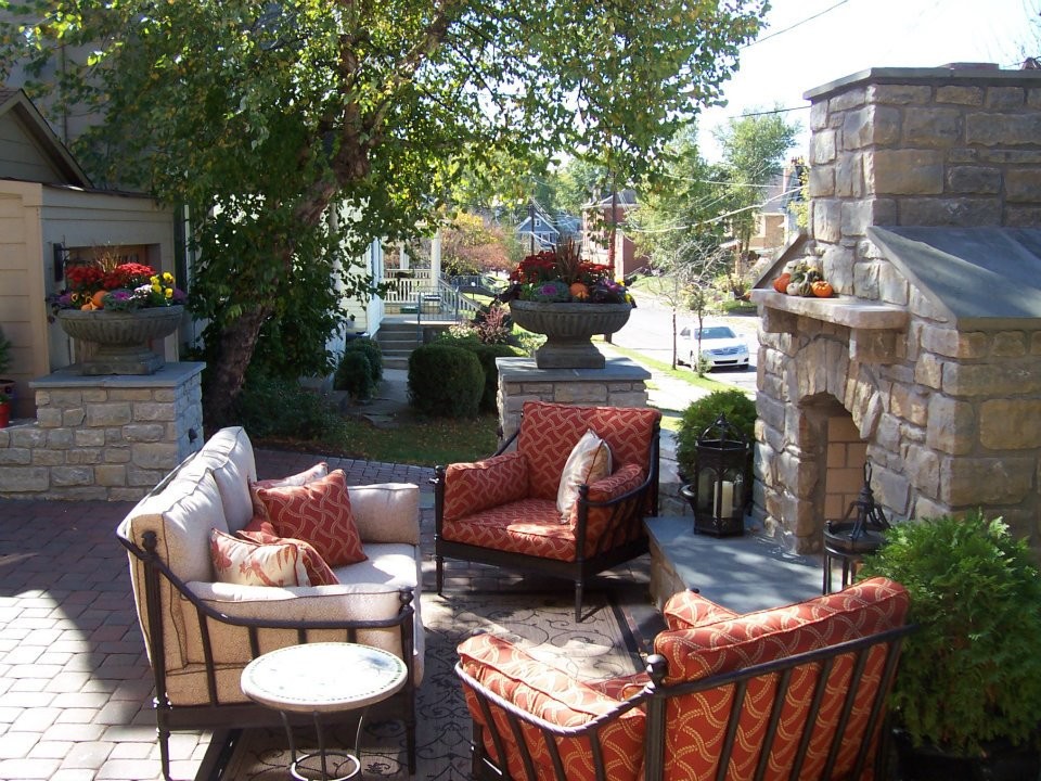 Traditional patio in Cincinnati.