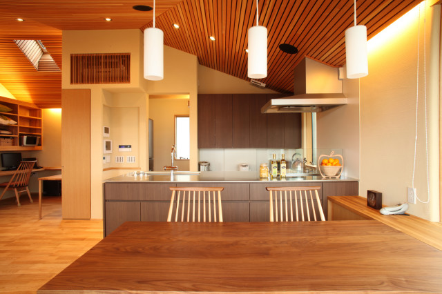 豊川の家 moderno-sala-da-pranzo