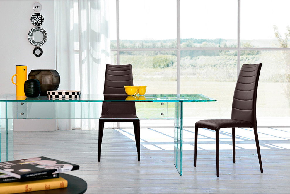 This is an example of a mid-sized contemporary dining room in Miami.