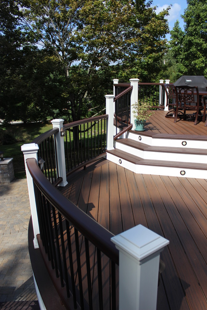 Photo of a traditional deck in Philadelphia.