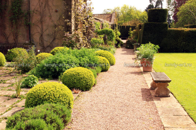 Использование сыпучих материалов в саду.