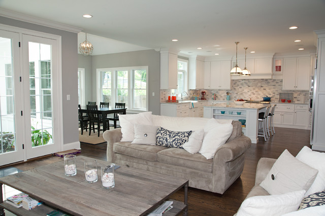 Oak Street modern-wohnzimmer