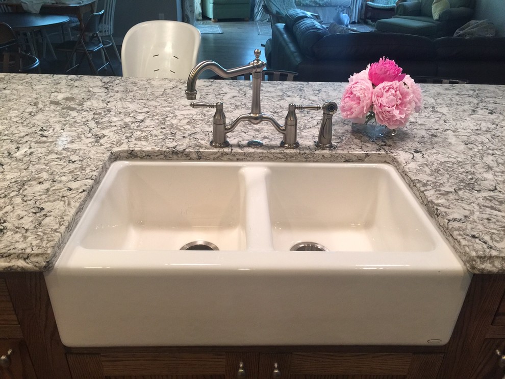 Kitchen - transitional kitchen idea