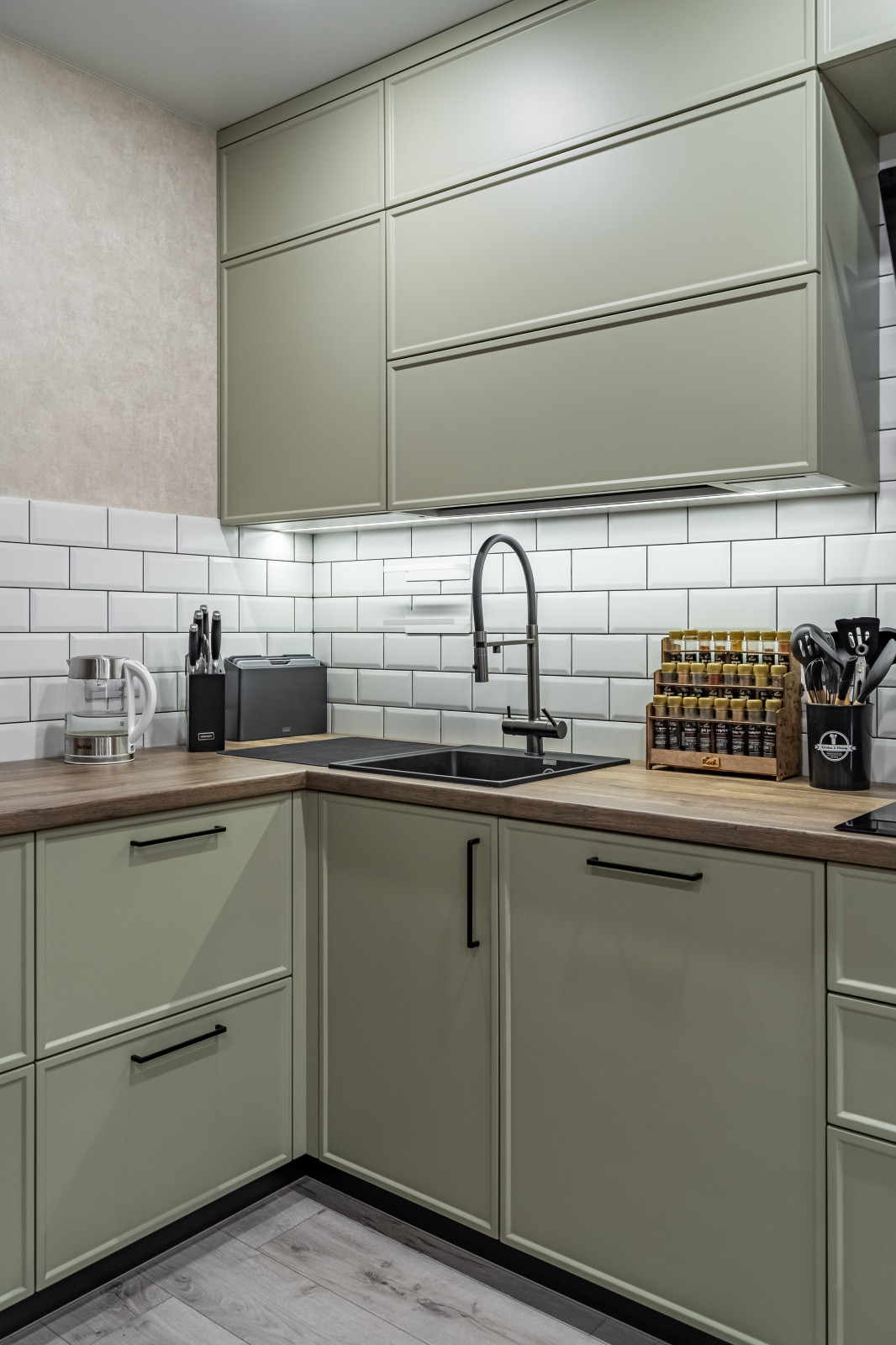 Природная Гармония: Дерево и Зелень