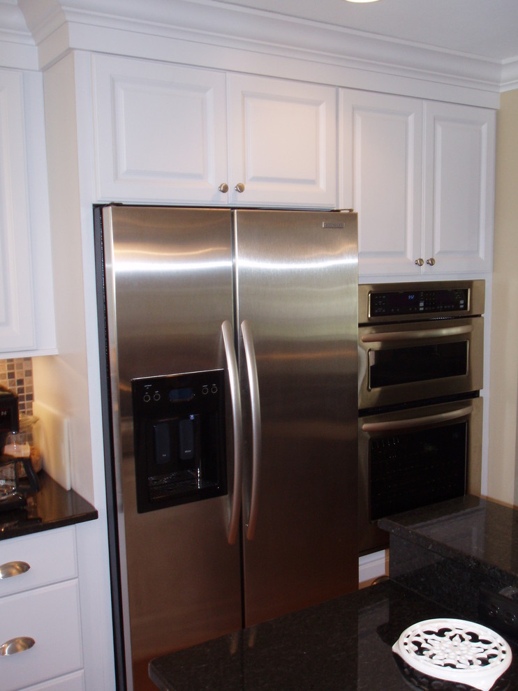 Inspiration for a transitional kitchen remodel in Minneapolis