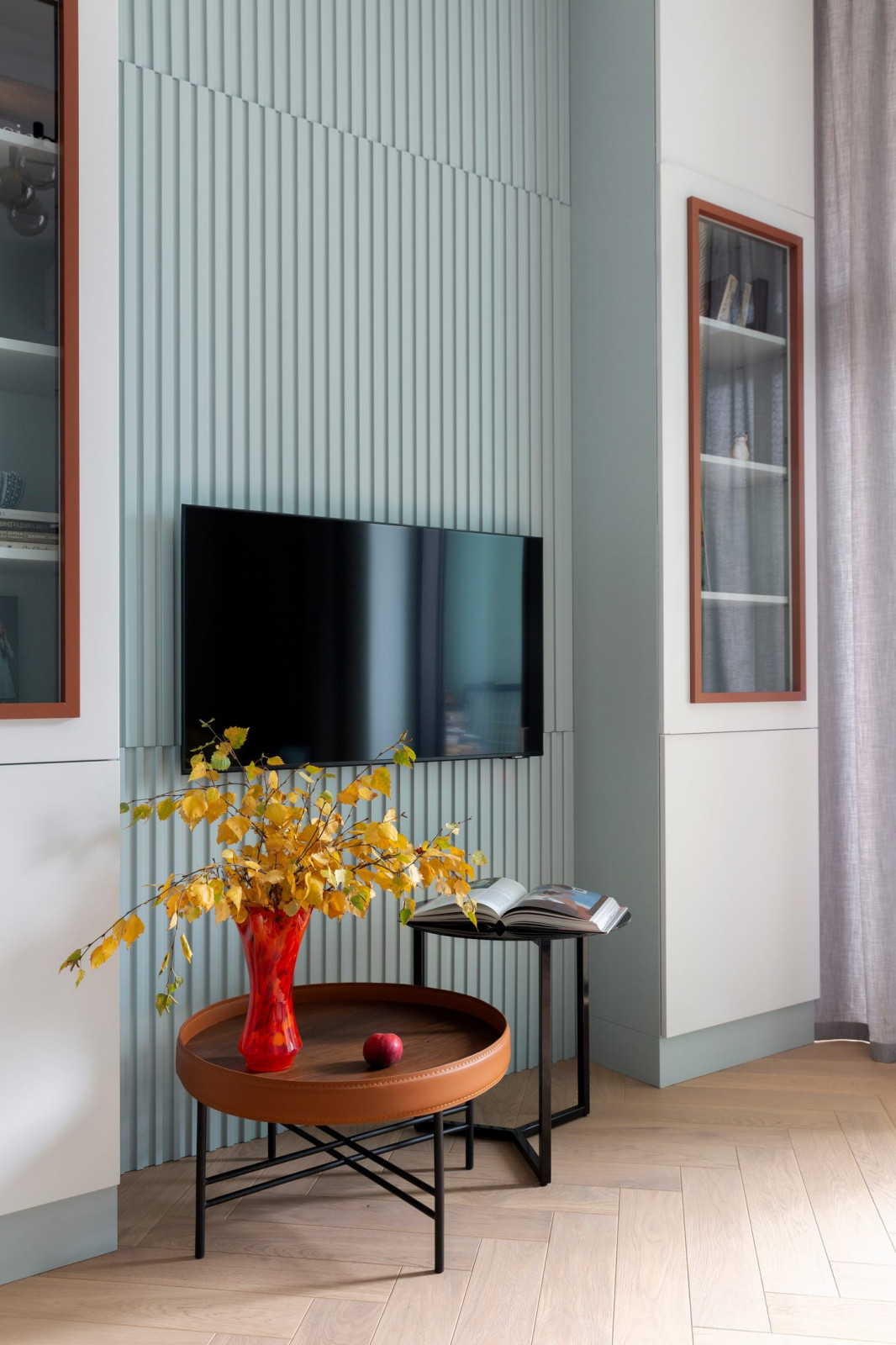 Публикация ElleDecoration.ru Квартира 48 м² в сочной цветовой гамме в Москве