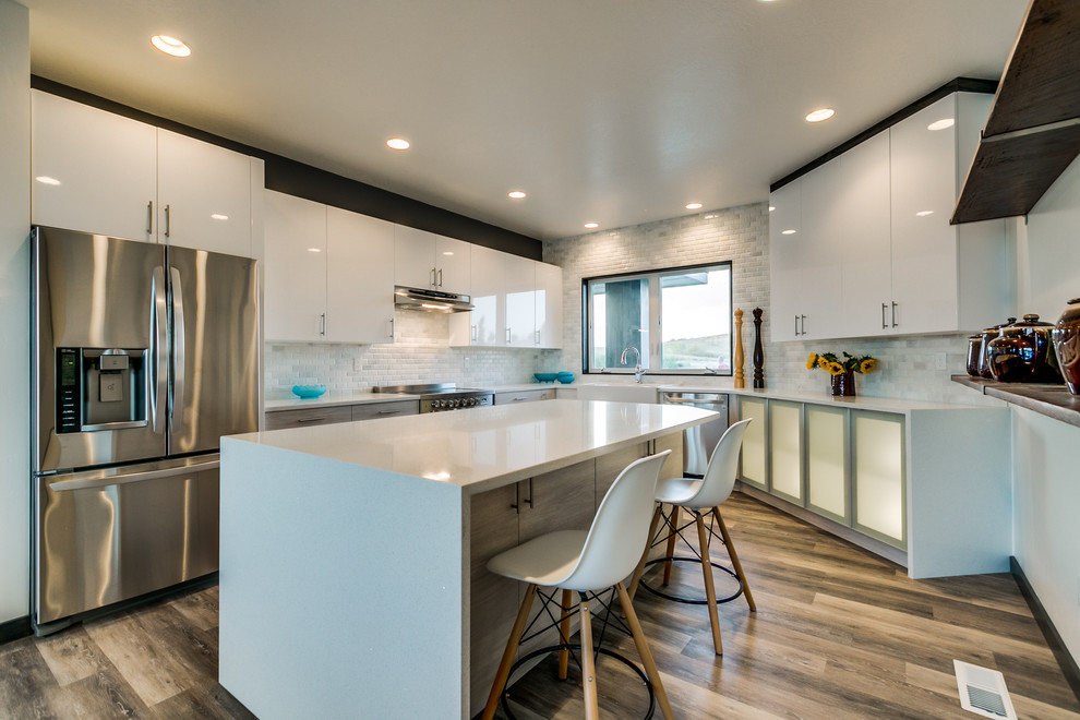 Kitchen - modern kitchen idea in Boise