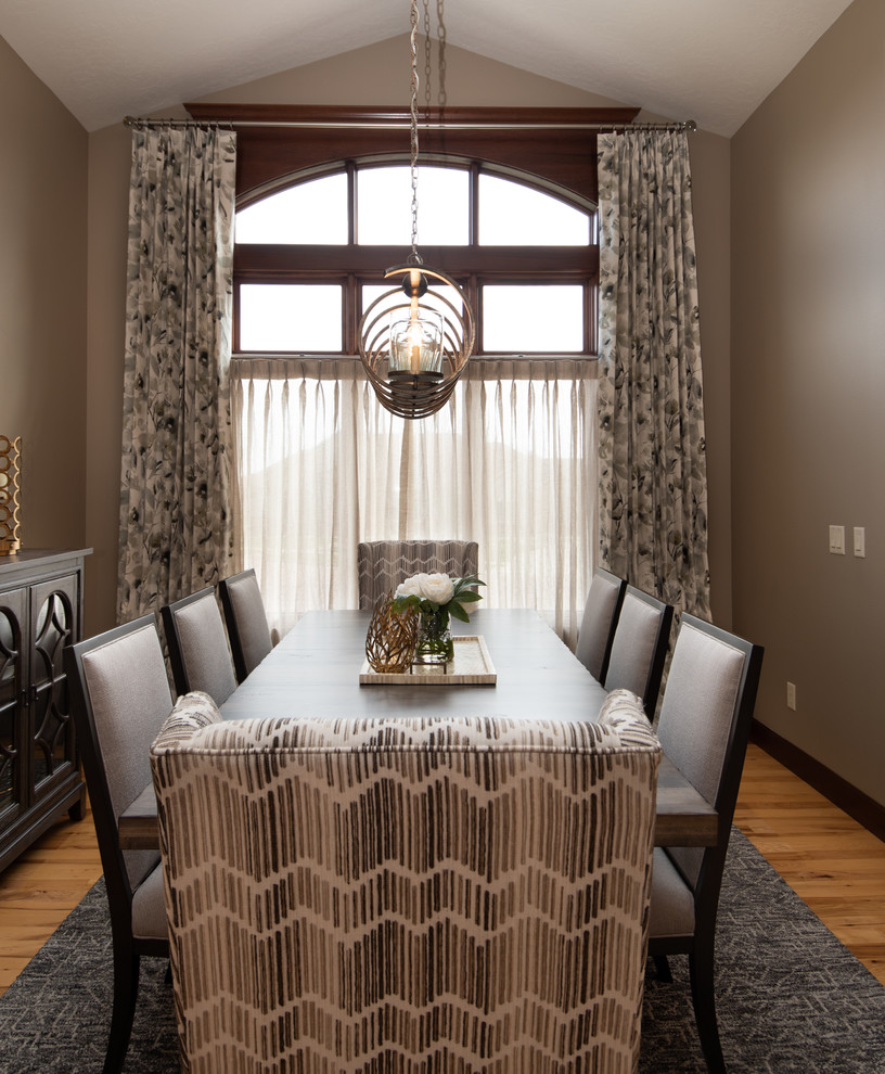 Dining room - transitional dining room idea