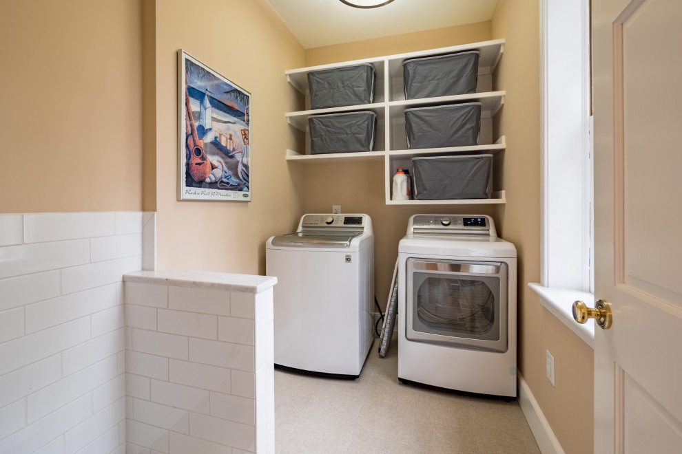 Inspiration for a transitional home design remodel in Raleigh