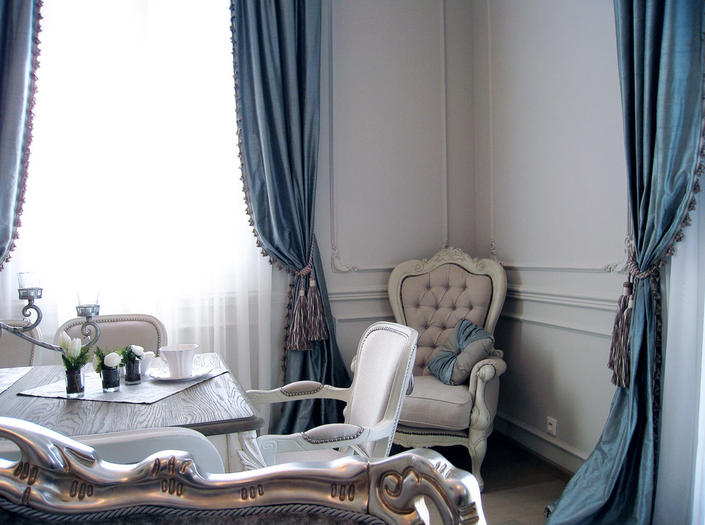 This is an example of an eclectic dining room in Nice.