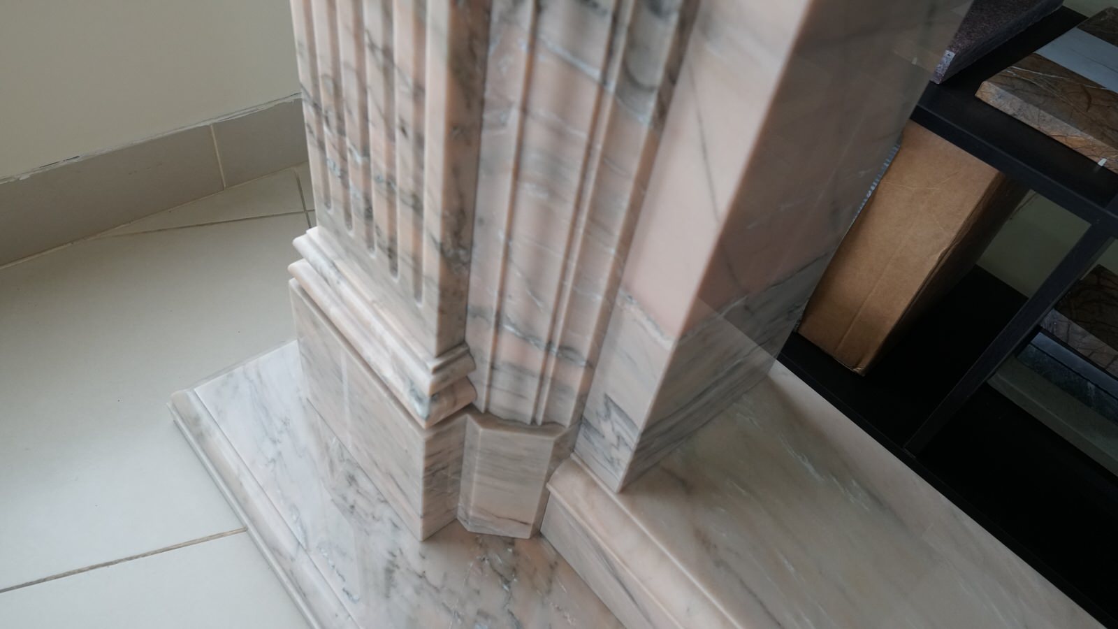 Мраморный портал камина - "Престон"