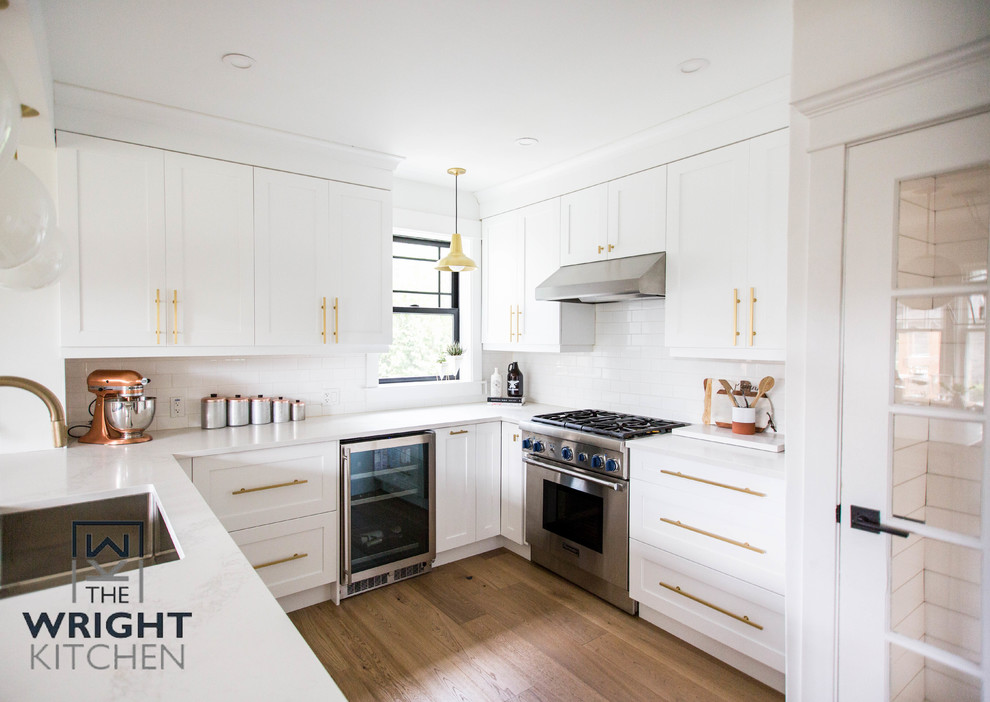Transitional kitchen photo in Toronto