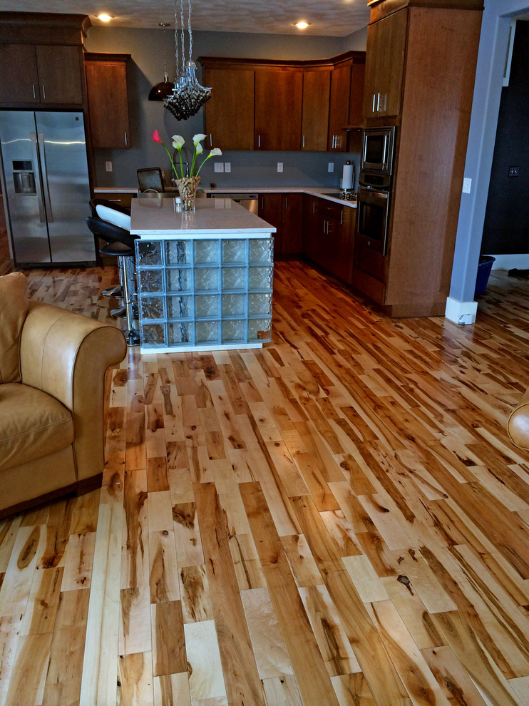 Inspiration for a mid-sized transitional kitchen remodel