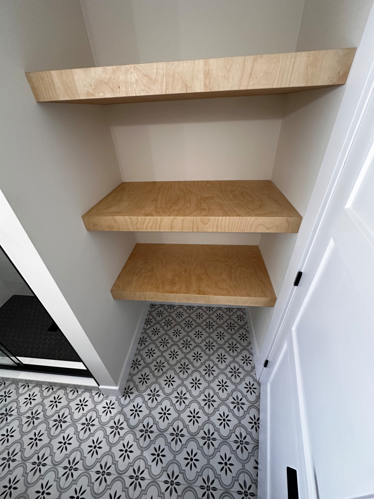 Trillium Cres - Modern Bathroom Remodel