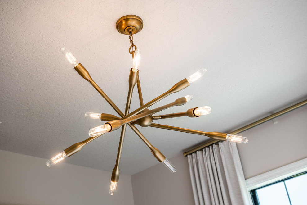 Example of a transitional home design design in Orlando