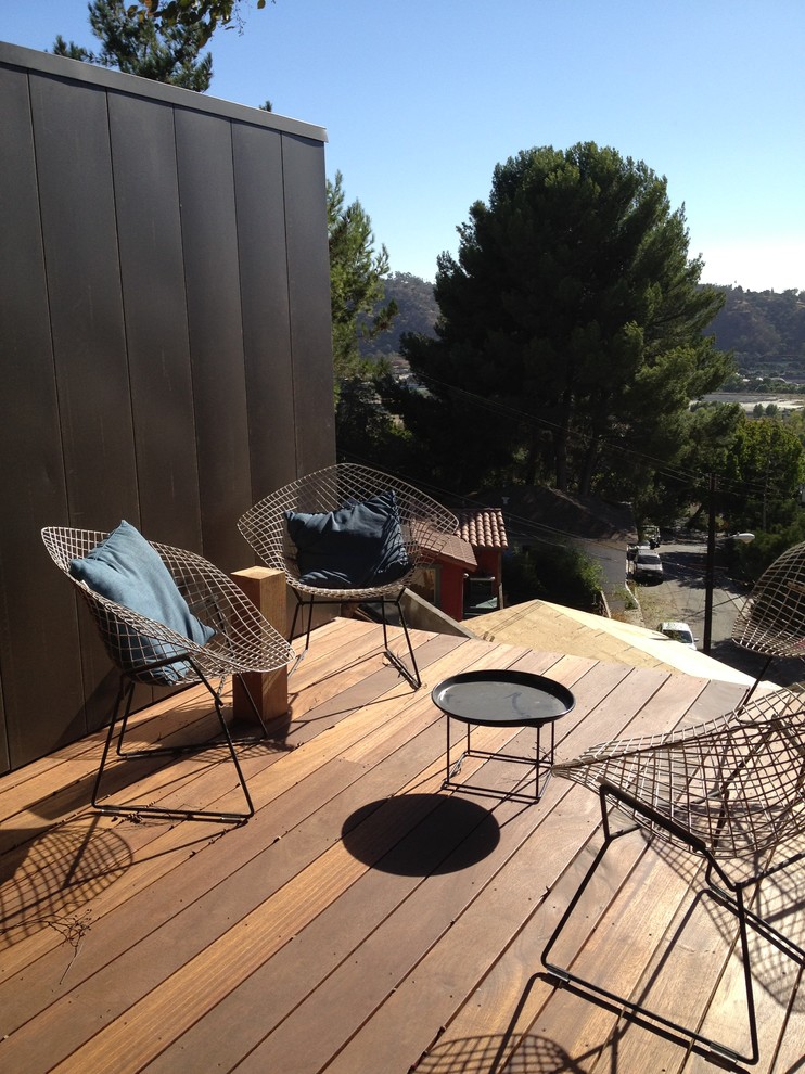 Inspiration for a contemporary deck in Los Angeles with no cover.