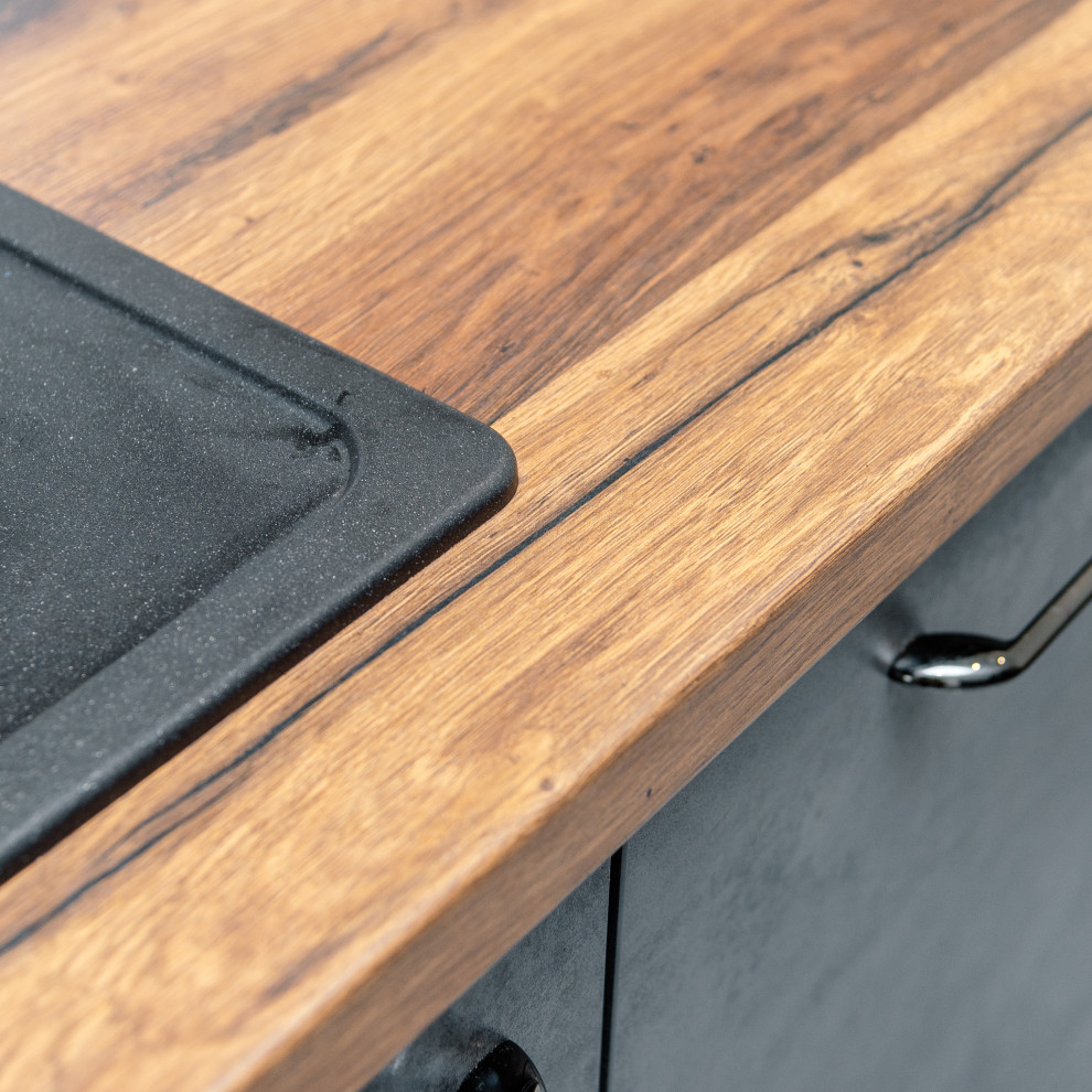 Кухня под бетон с оригинальной барной стойкой