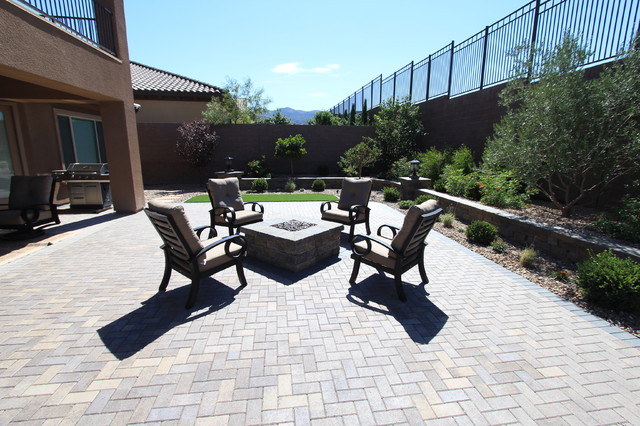 Fire Features american-traditional-garden