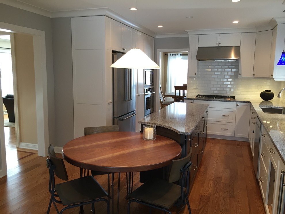 Example of a transitional kitchen design in Chicago