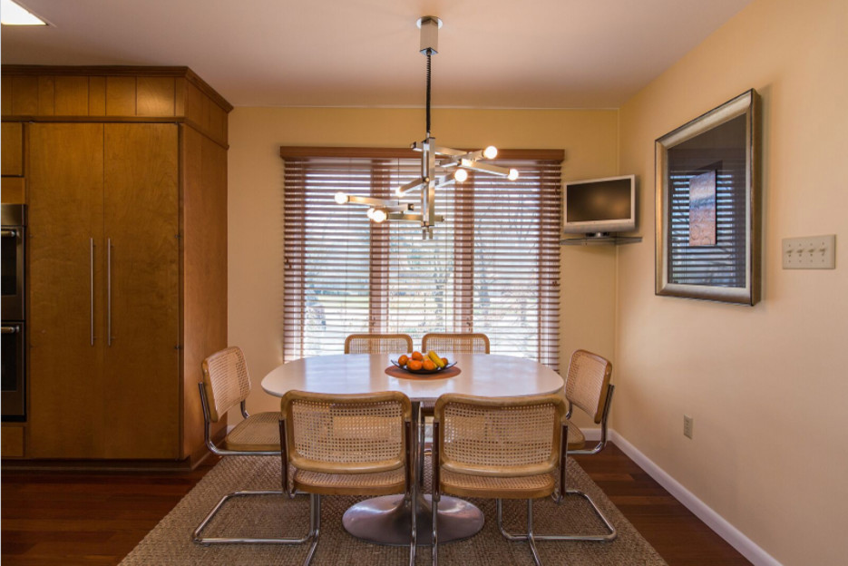 Dining room - transitional dining room idea