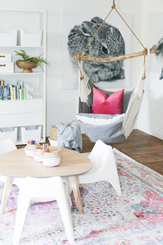 Example of a transitional home design design in Toronto