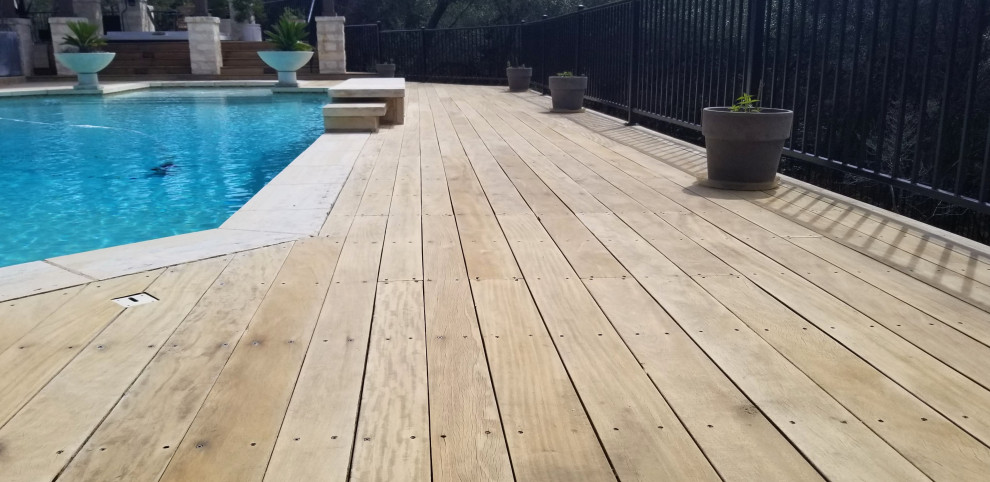 Inspiration for a large transitional backyard deck remodel in Austin