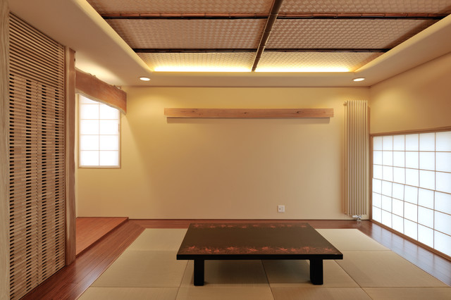 大屋根の家 asiatisch-wohnzimmer