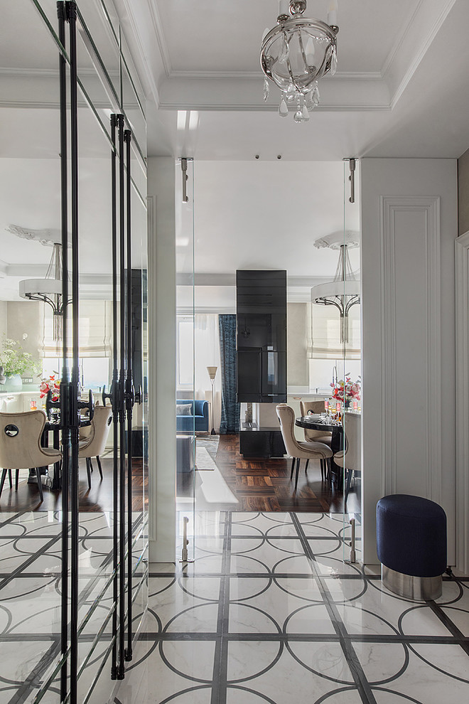 Квартира в Москве "Небо , самолёт , девушка"