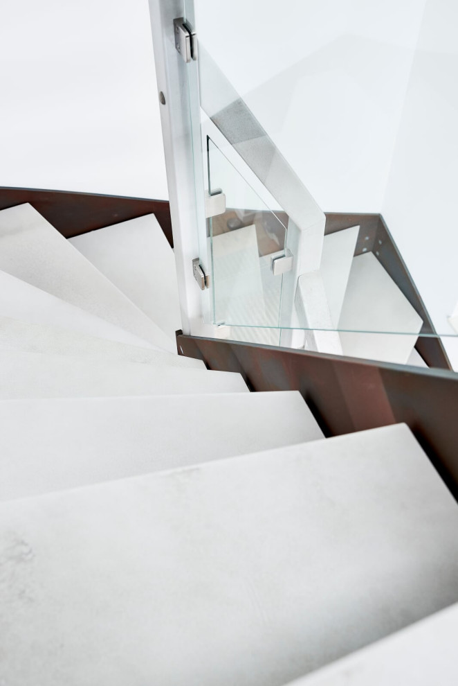 Бетон, Ржавчина и Стекло. Лестница из HPL