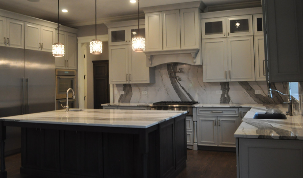 Transitional kitchen photo in Chicago
