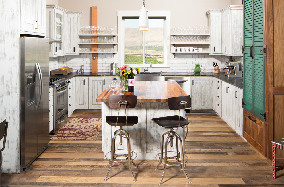 White Kitchen With Subway Tile Backsplash Farmhouse Kitchen