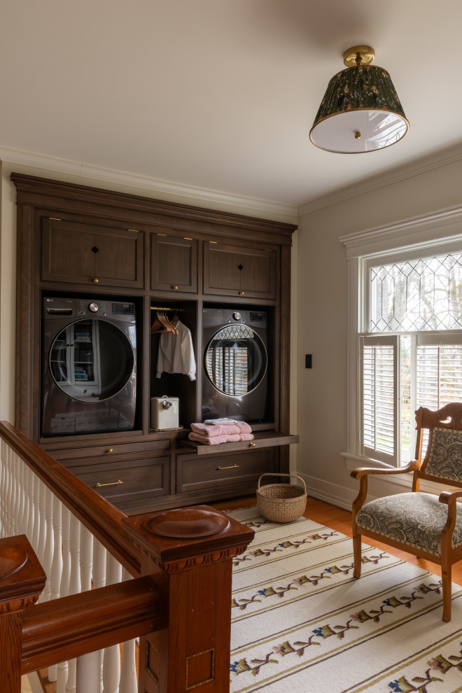 Example of a classic laundry room design in Seattle