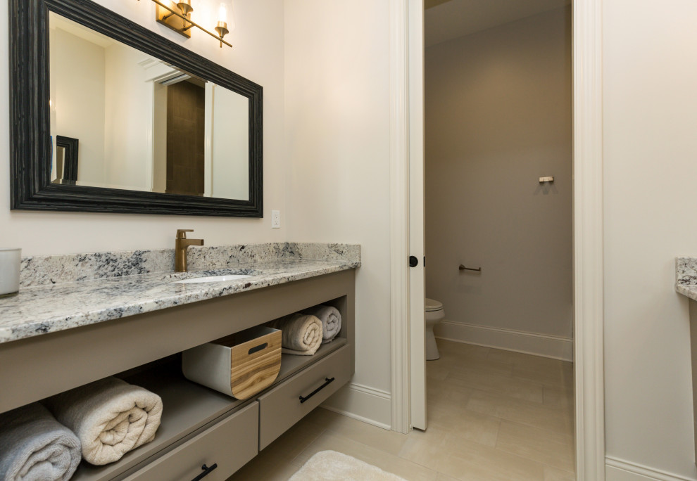 Inspiration for a transitional home design remodel in Cedar Rapids