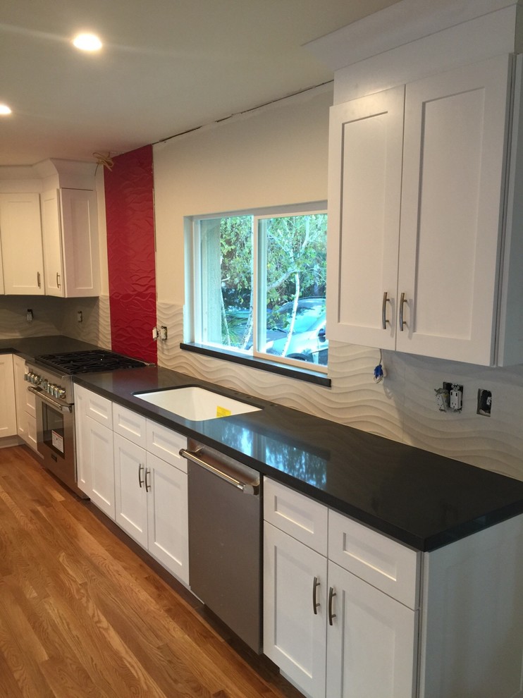 White Shaker Kitchen Cabinet
