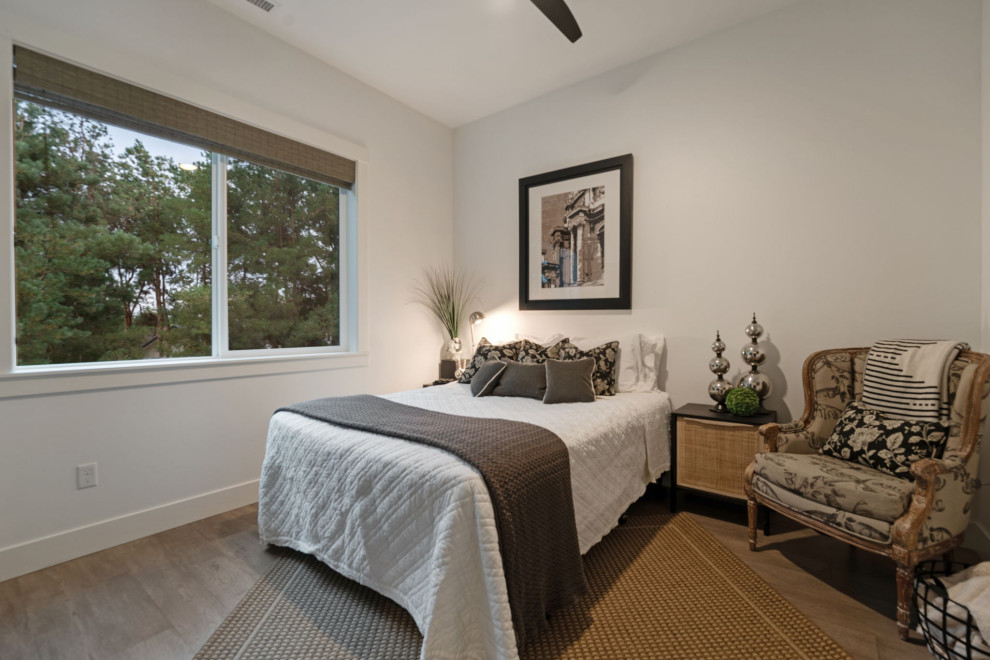 Bedroom - transitional bedroom idea in Seattle