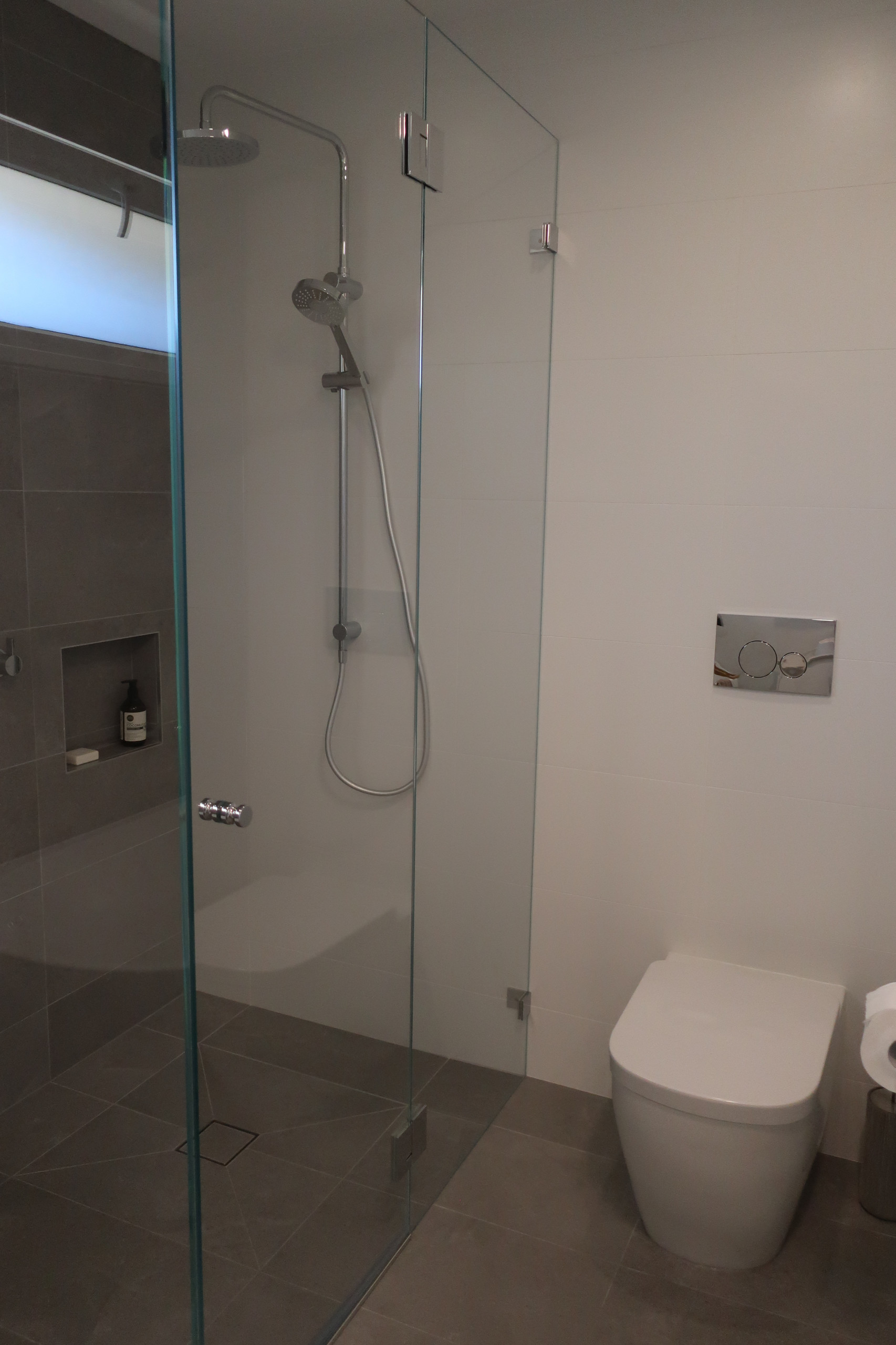 FIX OUR BROKEN BATHROOM PLEASE