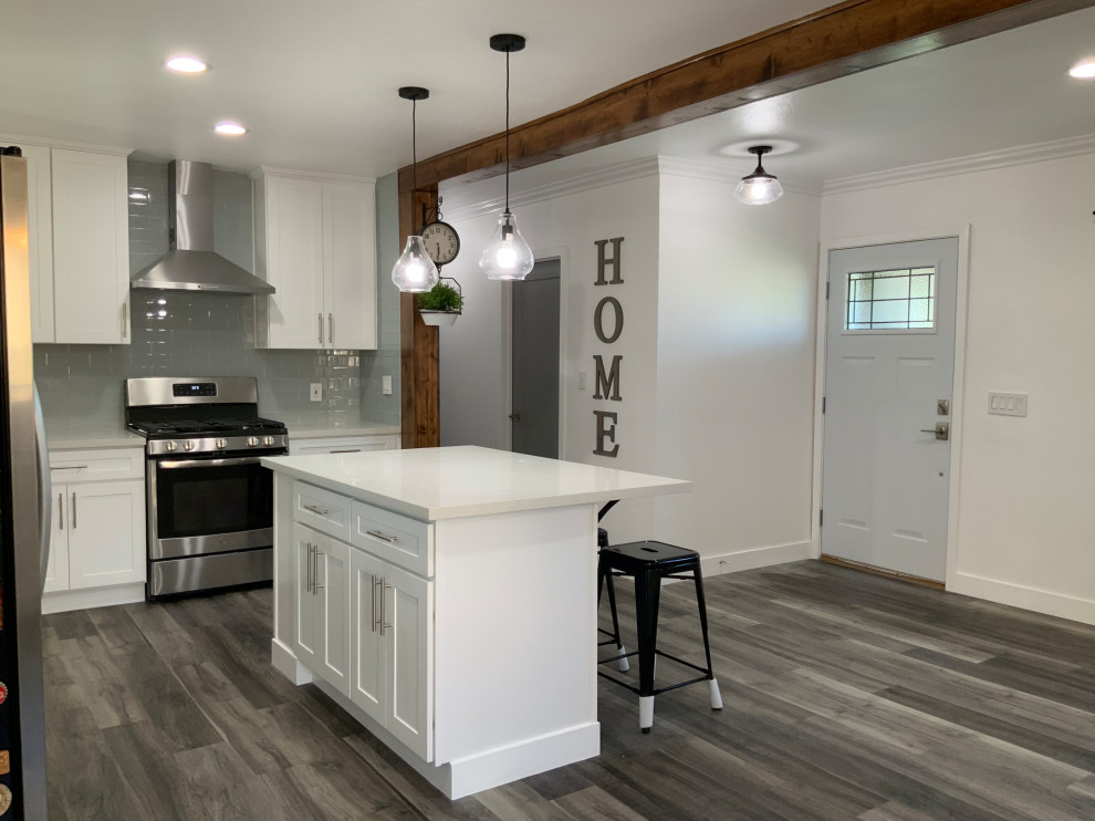 Inspiration for a transitional home design remodel in Orange County