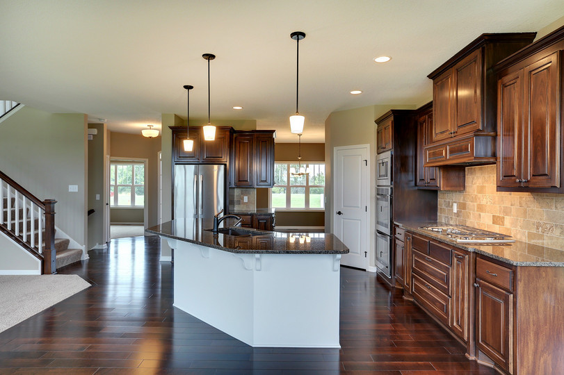 Mid-sized eat-in kitchen photo in Minneapolis with an island