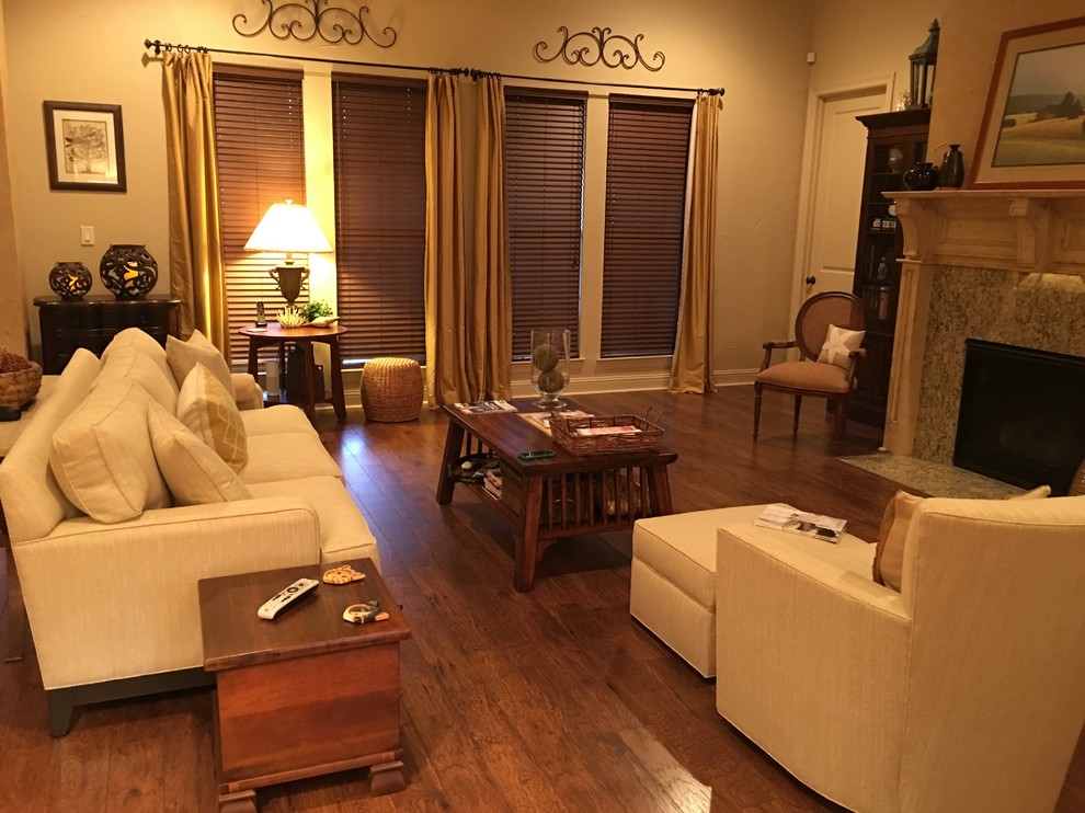 Transitional home design photo in Houston
