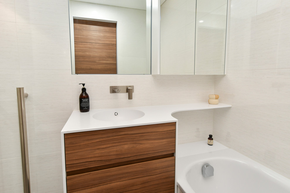 Design ideas for a modern bathroom in Sydney.