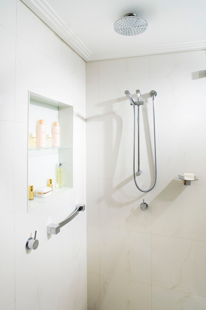 Photo of a mid-sized contemporary master bathroom in Sydney with an undermount tub, an open shower, a wall-mount toilet, white tile and white walls.
