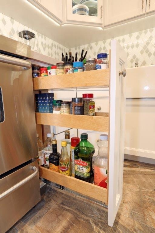 Transitional kitchen photo in Orange County