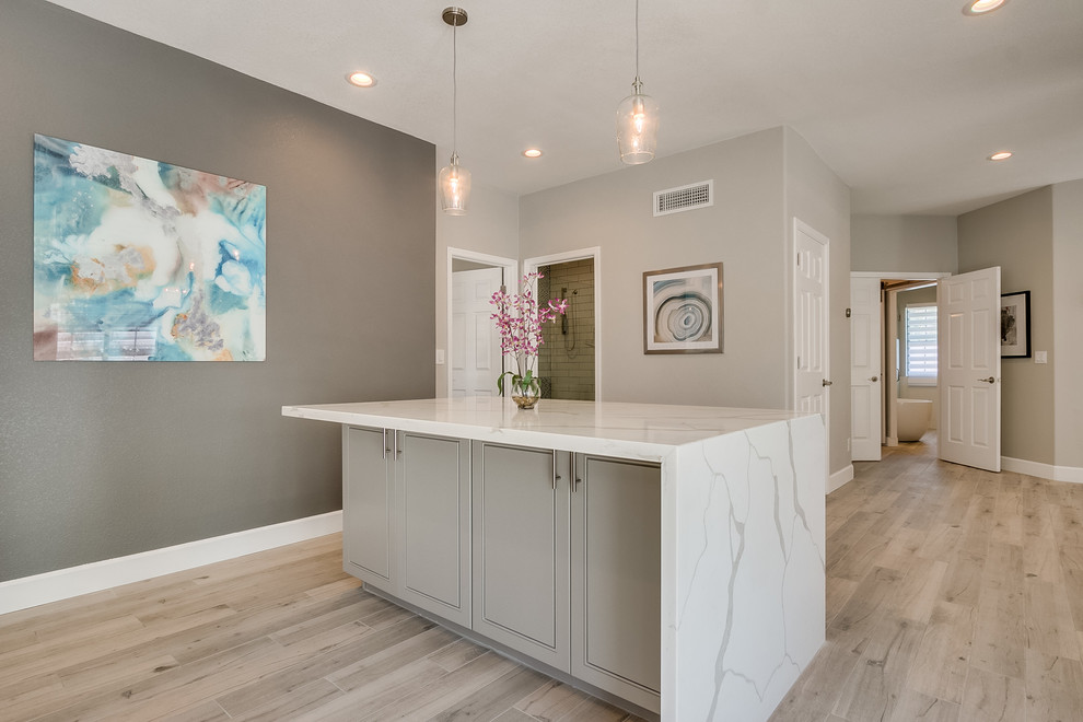 Example of a transitional kitchen design in Phoenix