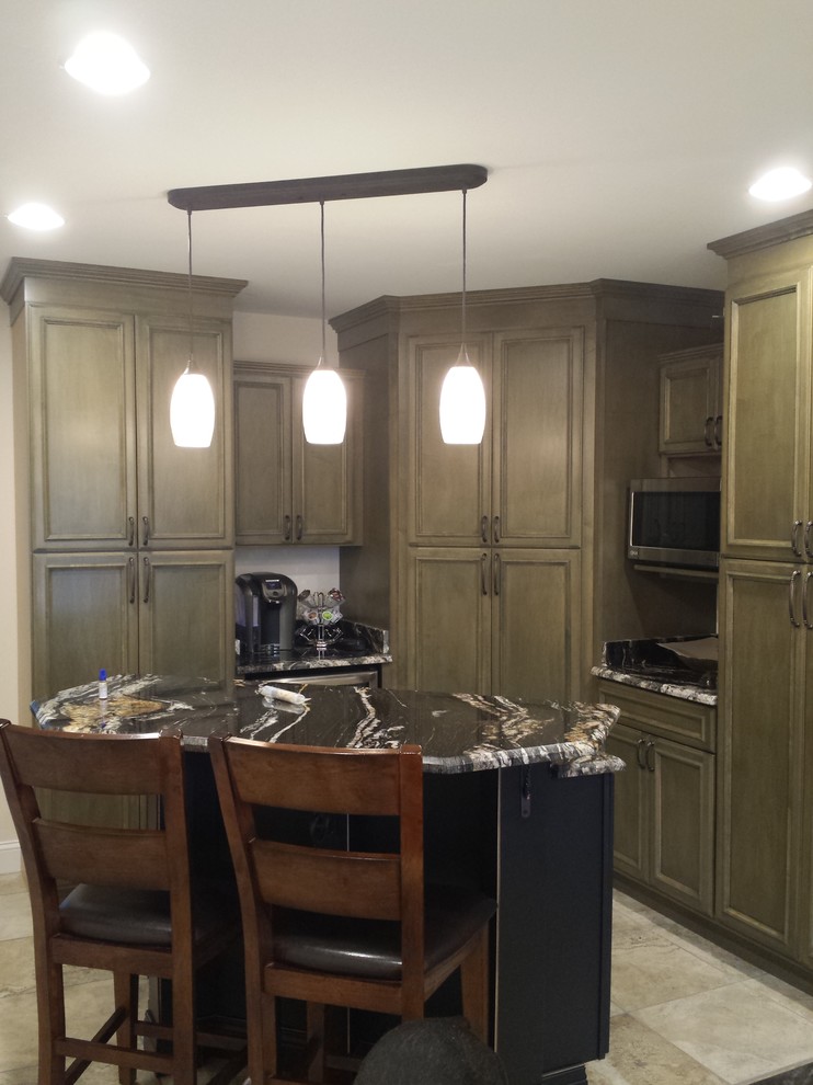 Kitchen - transitional kitchen idea