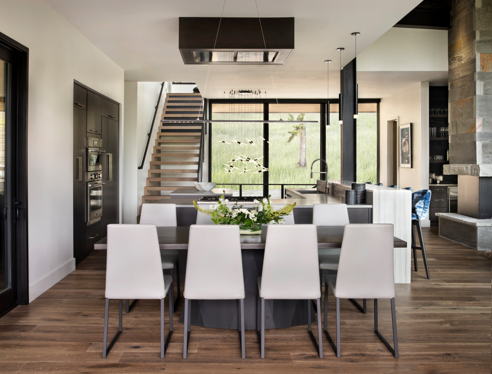 Dining room - rustic dining room idea